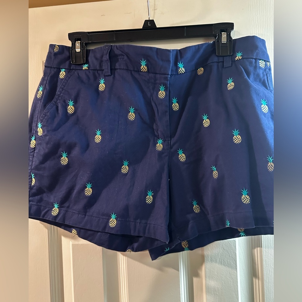 Cambridge size 8 navy pineapple shorts